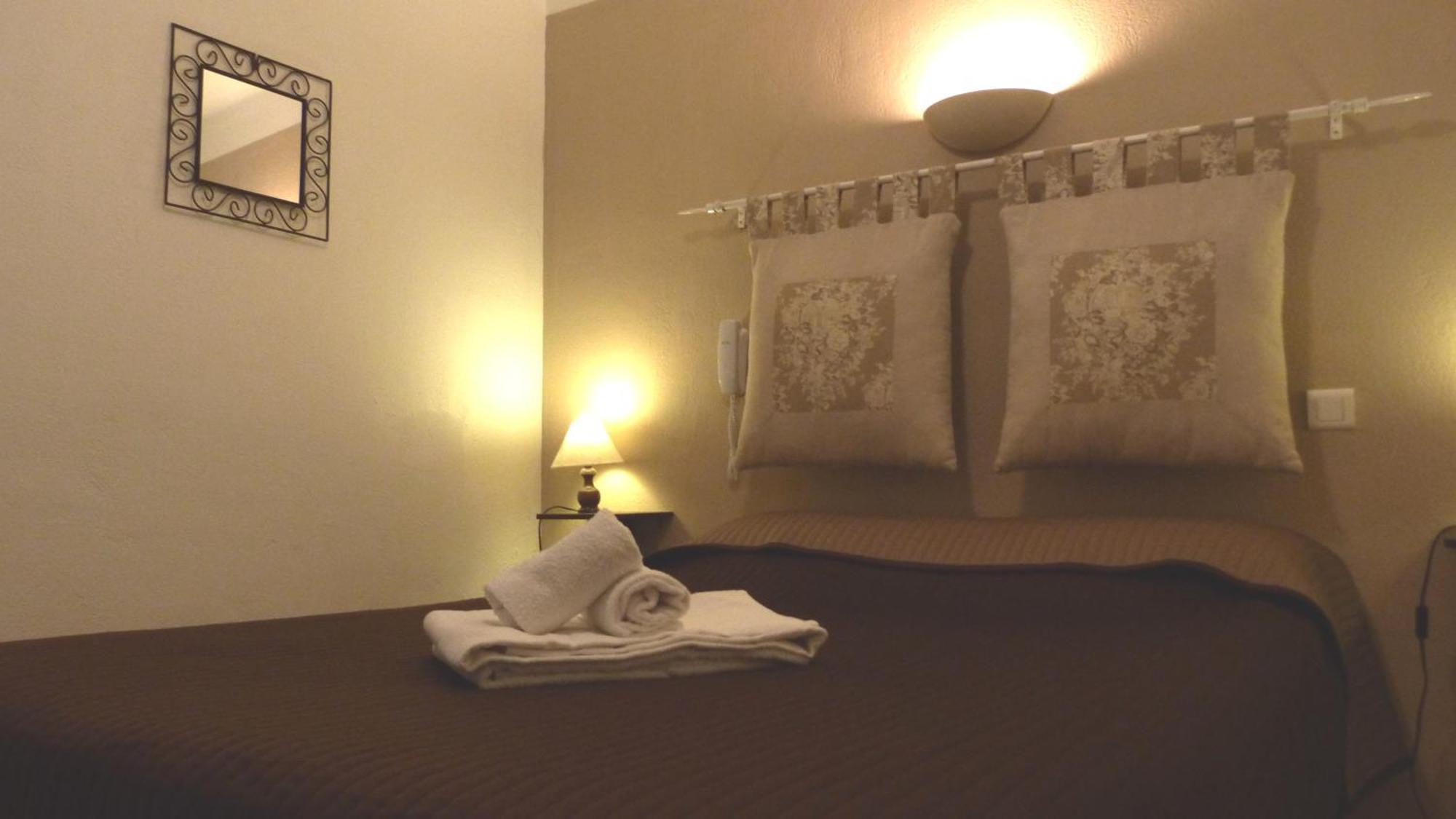 Lou Garbin Hotel Saint-Laurent-dʼAigouze Cameră foto