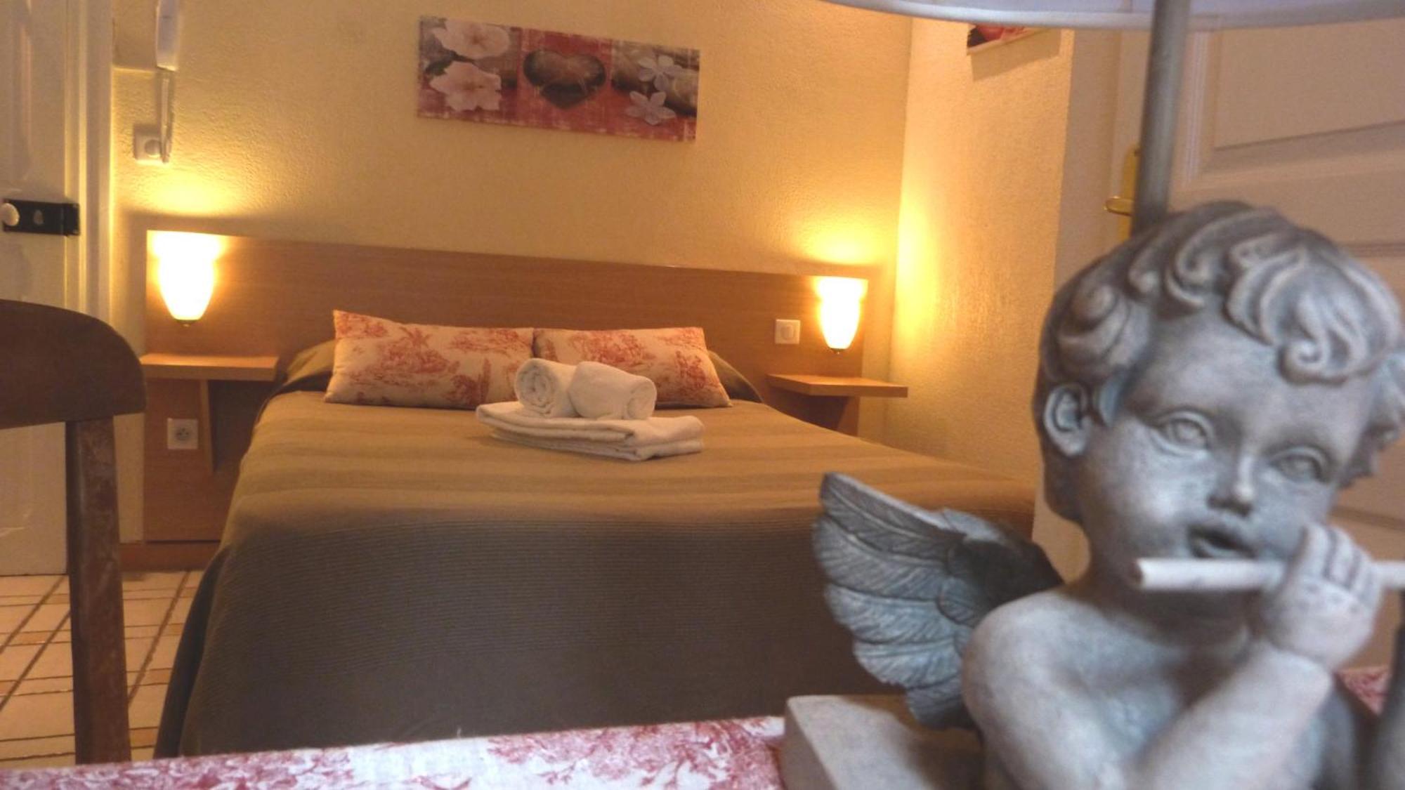 Lou Garbin Hotel Saint-Laurent-dʼAigouze Cameră foto