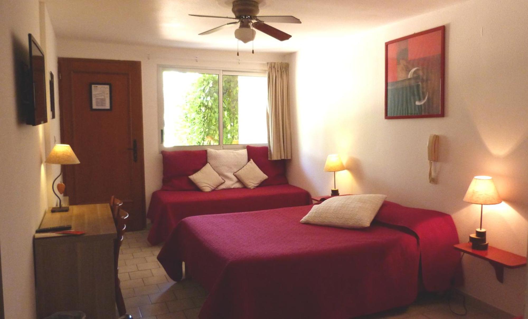 Lou Garbin Hotel Saint-Laurent-dʼAigouze Cameră foto